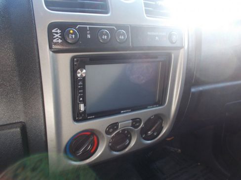 Used 2011 Chevrolet Colorado LT AWD/4WD image 16