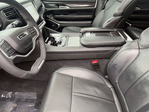 Used 2024 Jeep Wagoneer 2WD w/ Premium Group I image 9