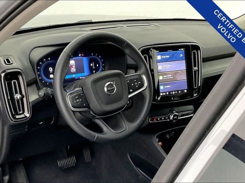 Certified 2025 Volvo XC40 B5 Core image 17
