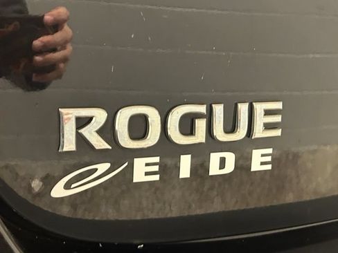 Used 2011 Nissan Rogue SV AWD/4WD image 29