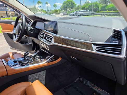 Used 2021 BMW X7 xDrive40i w/ Premium Package AWD/4WD image 24