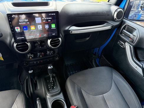 Used 2016 Jeep Wrangler Unlimited Sahara w/ Connectivity Group AWD/4WD image 20