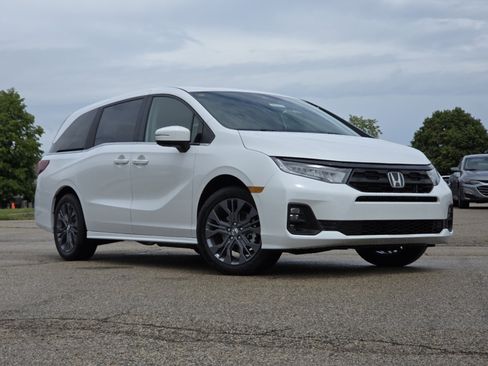 New 2026 Honda Odyssey Touring image 2