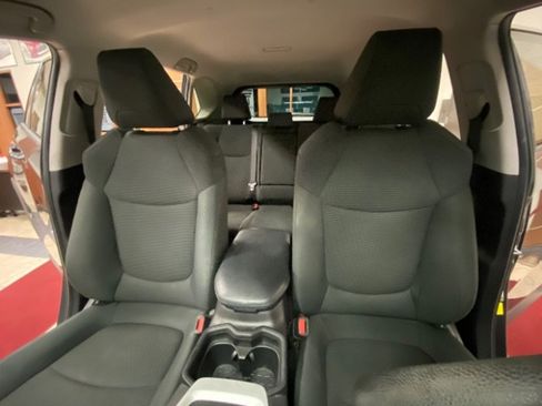 Used 2021 Toyota RAV4 LE FWD image 23