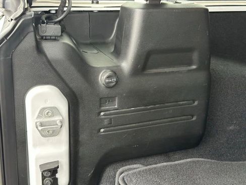 Used 2020 Jeep Wrangler Unlimited Sahara image 30