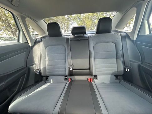 Used 2025 Volkswagen Jetta SE w/ Sunroof Package image 13