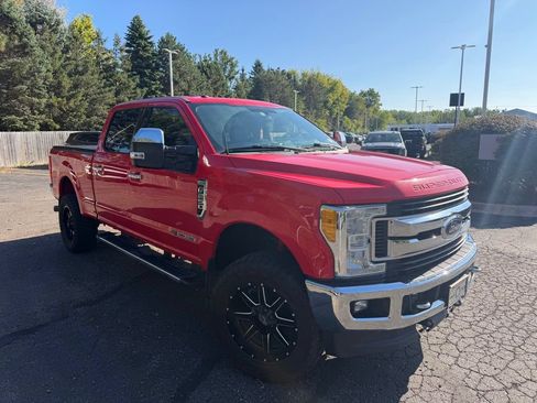 Used 2017 Ford F250 XLT w/ XLT Premium Package AWD/4WD image 3