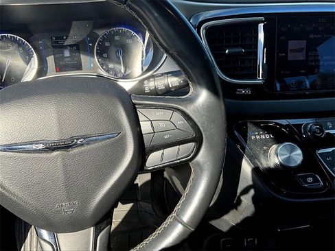 Used 2018 Chrysler Pacifica Touring Plus w/ S Appearance Package image 17