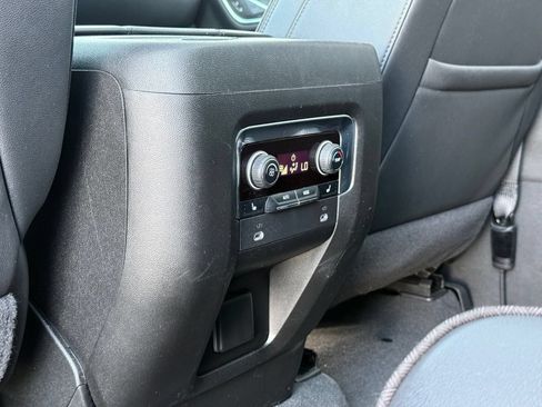 Used 2024 Chevrolet Suburban High Country AWD/4WD image 21
