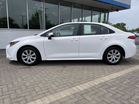 Used 2023 Toyota Corolla LE FWD image 2