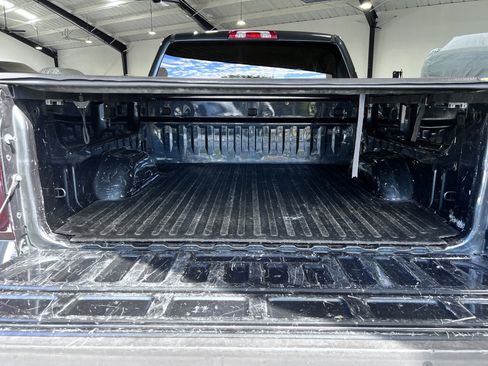 Used 2018 Chevrolet Silverado 1500 LT w/ LT Eassist Package AWD/4WD image 25
