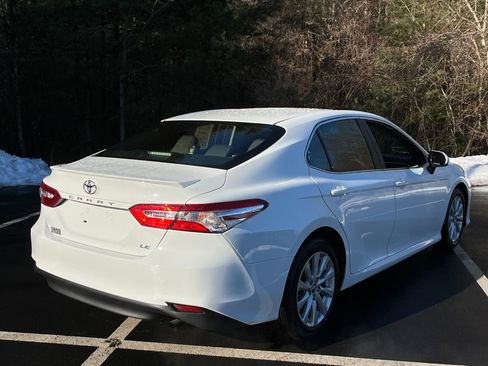 Used 2018 Toyota Camry LE image 5