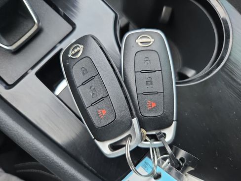Used 2024 Nissan Rogue S FWD image 31