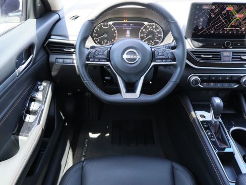Used 2023 Nissan Altima 2.5 SR w/ SR Premium Package FWD image 23