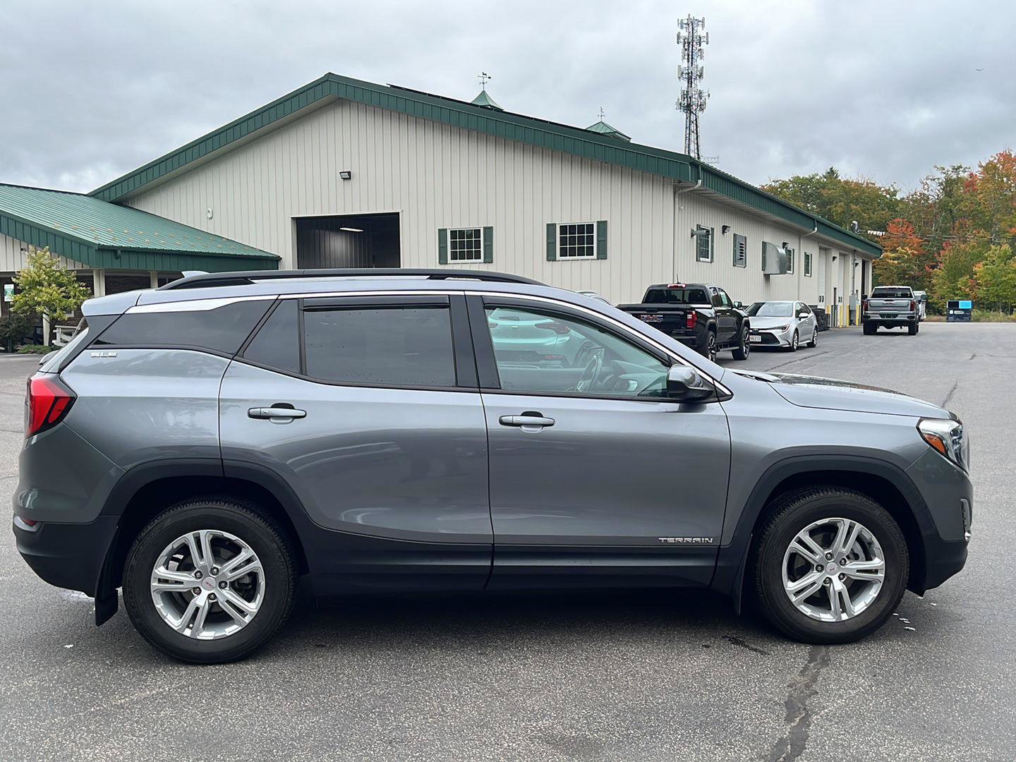 Used 2020 GMC Terrain SLE w/ Driver Convenience Package AWD/4WD image 6