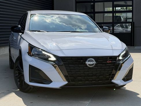 Used 2025 Nissan Altima 2.5 SR AWD/4WD image 5