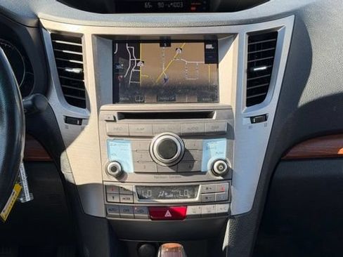 Used 2013 Subaru Outback 2.5i Limited AWD/4WD image 19