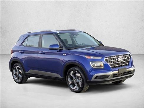 Used 2022 Hyundai Venue SEL w/ Cargo Package image 3