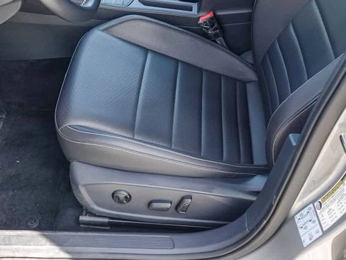 Used 2021 Volkswagen Jetta SE w/ SE Cold Weather Package image 20