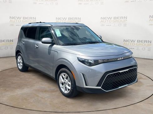 Used 2025 Kia Soul LX w/ LX Technology Package FWD image 7