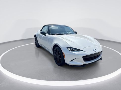 New 2026 MAZDA MX-5 Miata Club w/ Interior Package RWD image 2
