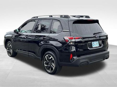 Used 2025 Subaru Forester Premium AWD/4WD image 8