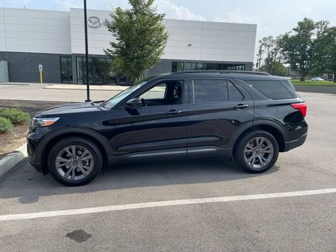 Used 2022 Ford Explorer XLT w/ Equipment Group 202A AWD/4WD image 2