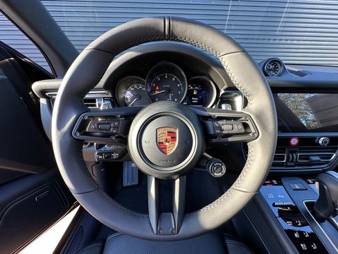 Used 2026 Porsche Macan image 14