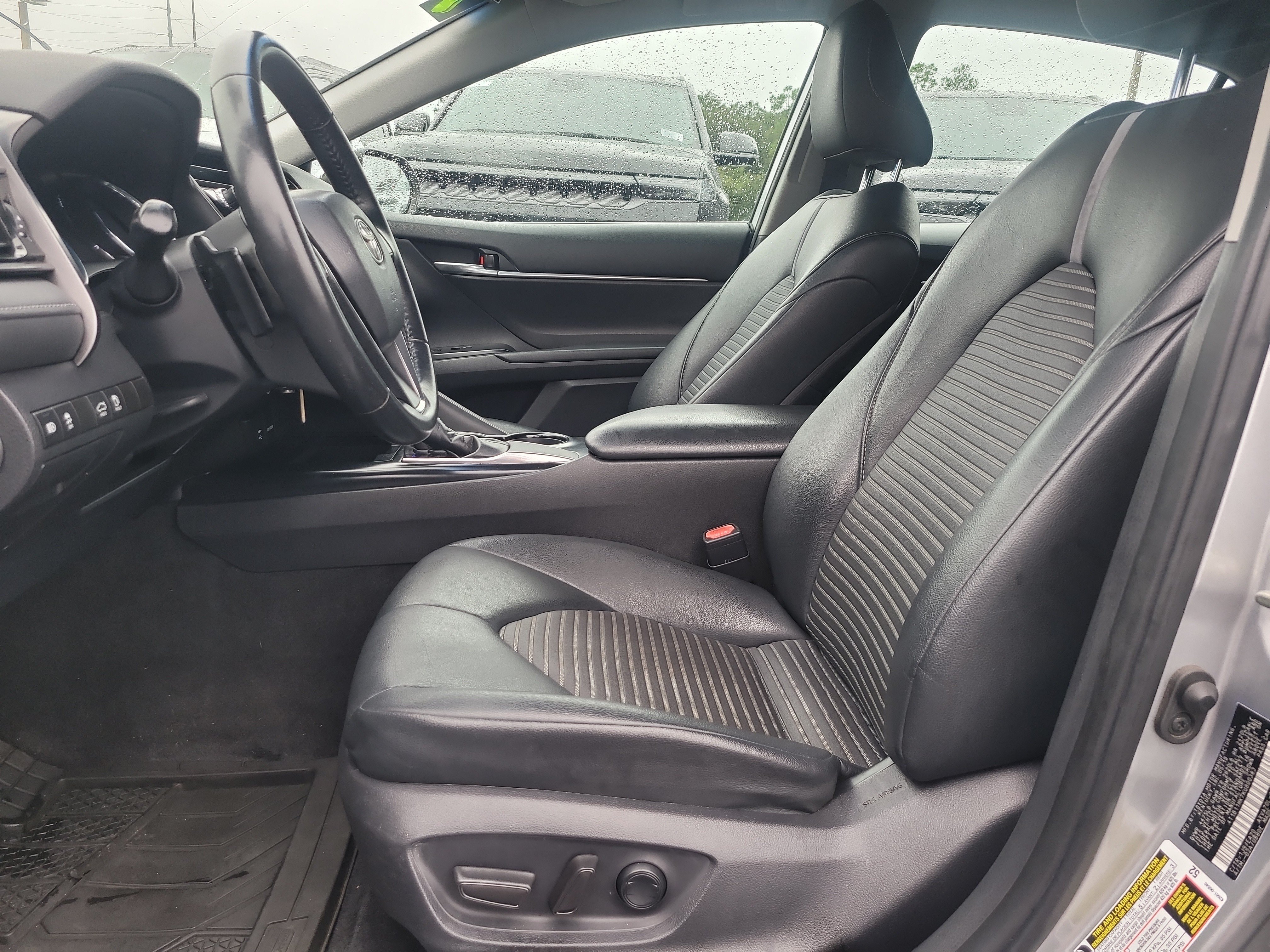 Used 2019 Toyota Camry SE FWD image 16