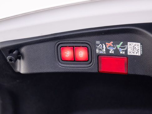 Used 2023 Mercedes-Benz C 300 C 300 w/ Multimedia Package image 31