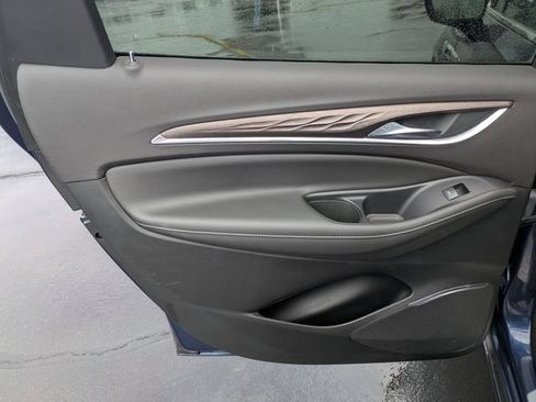 Used 2023 Buick Enclave Avenir AWD/4WD image 28