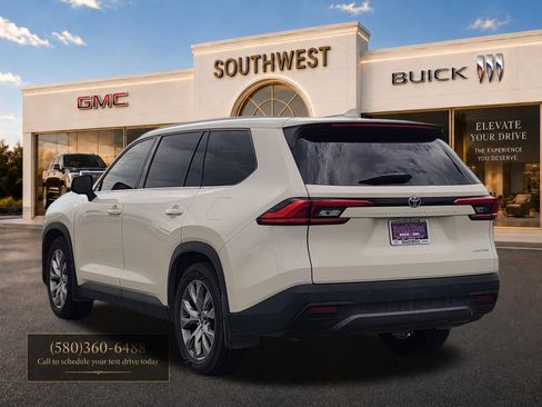 Used 2024 Toyota Grand Highlander FWD image 4