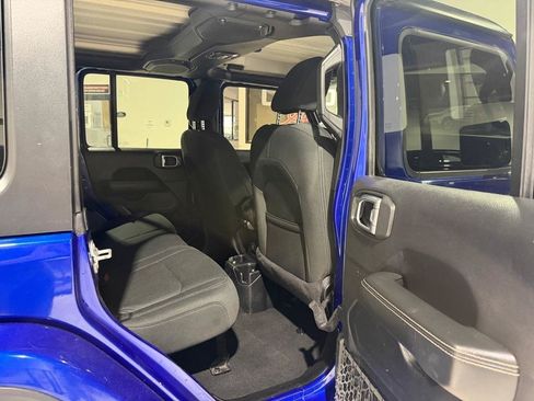 Used 2020 Jeep Wrangler Unlimited Sahara AWD/4WD image 15