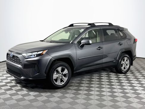 Used 2022 Toyota RAV4 XLE w/ Convenience Package AWD/4WD image 4