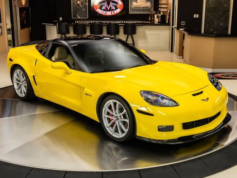 Used 2013 Chevrolet Corvette Z06 w/ 2LZ Preferred Equipment Group RWD image 10