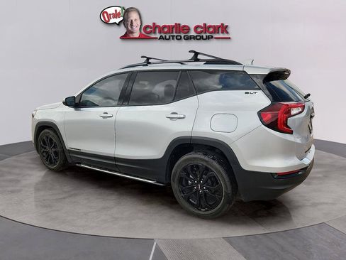 Used 2022 GMC Terrain SLT w/ LPO, 'HIT The Road' Package FWD image 2