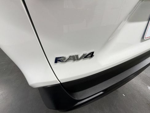 Used 2020 Toyota RAV4 XLE FWD image 30