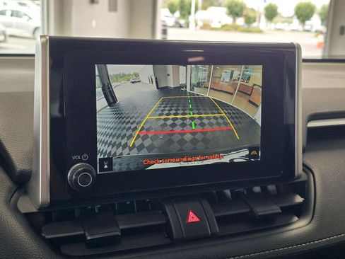 Used 2025 Toyota RAV4 XLE AWD/4WD image 27