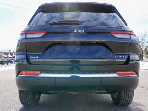 Used 2023 Jeep Grand Cherokee Limited AWD/4WD image 31