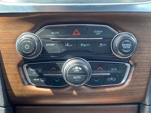 Used 2020 Chrysler 300 C w/ Sun, Sound & Nav Package RWD image 18