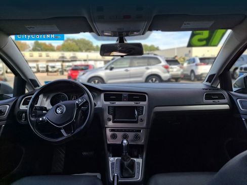 Used 2015 Volkswagen Golf TDI SE image 8