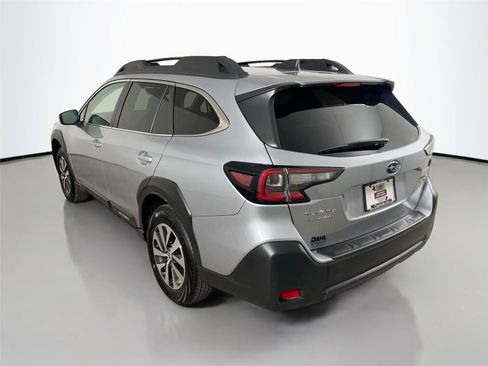 Used 2025 Subaru Outback Premium AWD/4WD image 10