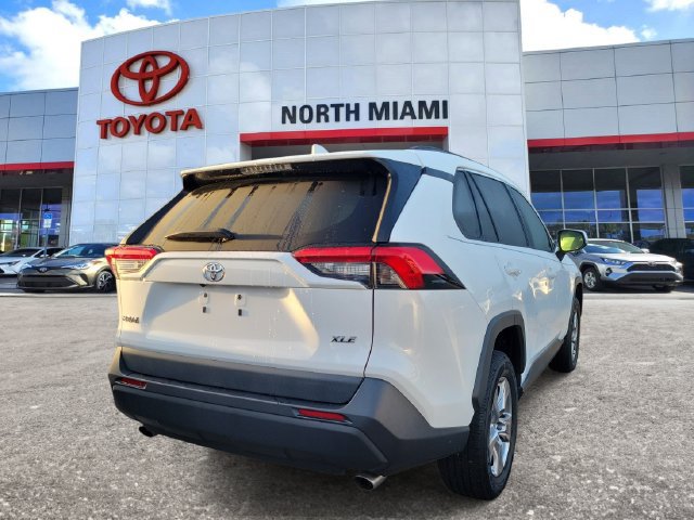 Used 2022 Toyota RAV4 XLE w/ Convenience Package FWD image 4