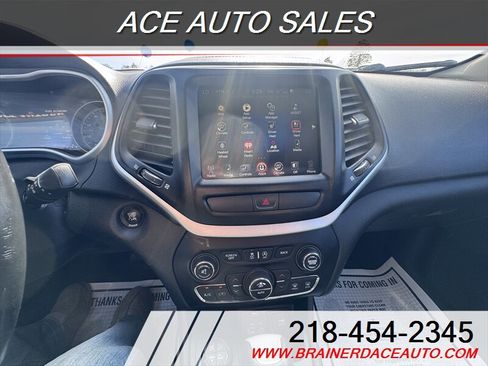 Used 2016 Jeep Cherokee Trailhawk w/ Comfort/Convenience Group AWD/4WD image 14