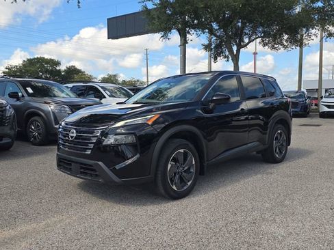 Certified 2025 Nissan Rogue SV FWD image 4