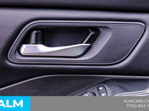 Used 2025 Nissan Rogue SV image 41