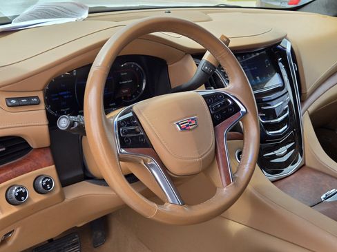 Used 2017 Cadillac Escalade Platinum AWD/4WD image 15