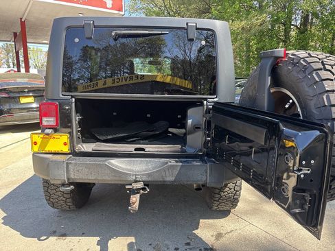 Used 2014 Jeep Wrangler Unlimited Rubicon w/ Dual Top Group image 15