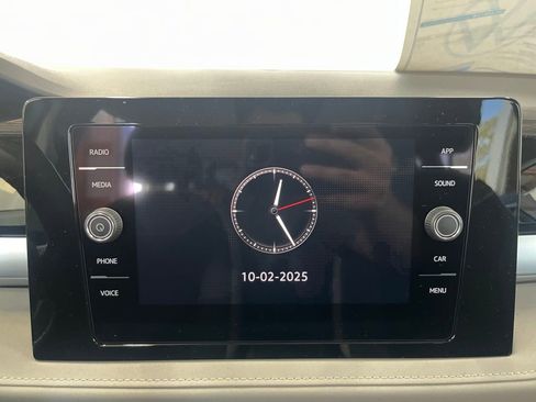 New 2025 Volkswagen Taos SE image 17