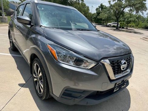 Used 2019 Nissan Kicks SV image 9